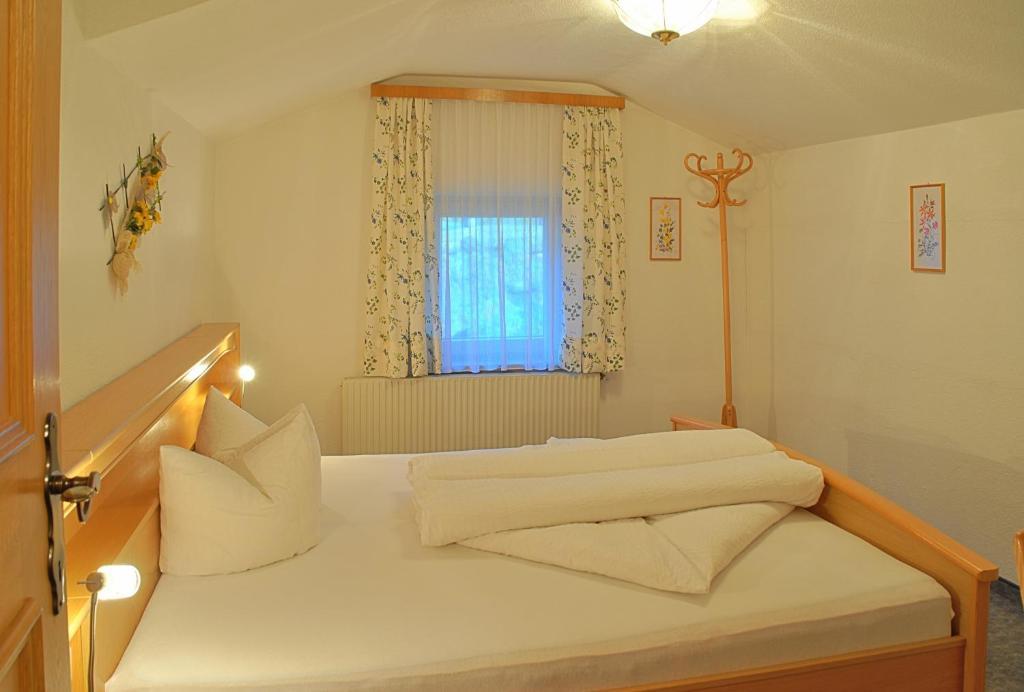 Gaestehaus Resi Jerzens Ruang foto